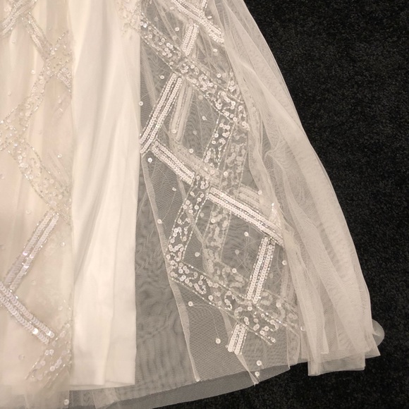 White beaded wedding dress - Picture 5 of 8